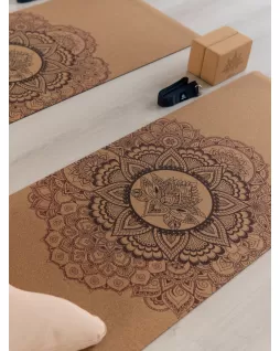 La colchoneta para yoga de corcho — Mandala