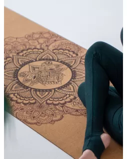 La colchoneta para yoga de corcho — Mandala